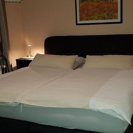 Hotel Garni Julia Linnich ภายนอก รูปภาพ