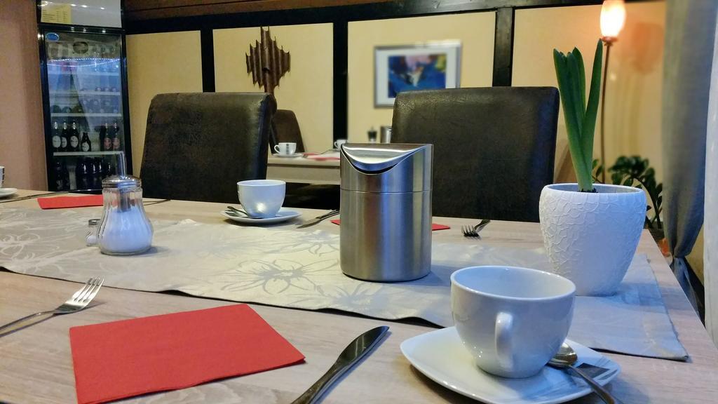 Hotel Garni Julia Linnich ภายนอก รูปภาพ