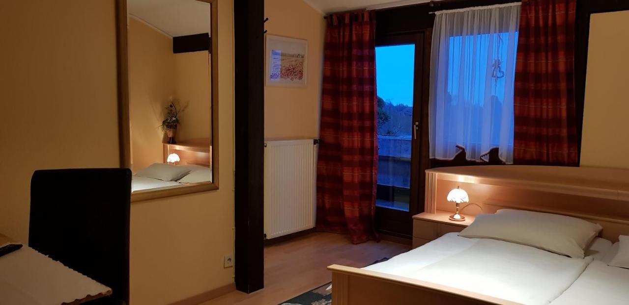 Hotel Garni Julia Linnich ภายนอก รูปภาพ