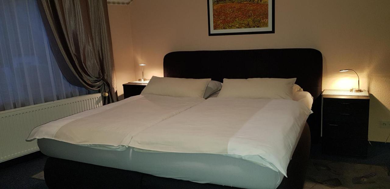 Hotel Garni Julia Linnich ภายนอก รูปภาพ
