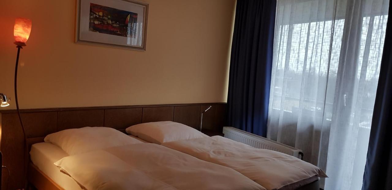 Hotel Garni Julia Linnich ภายนอก รูปภาพ