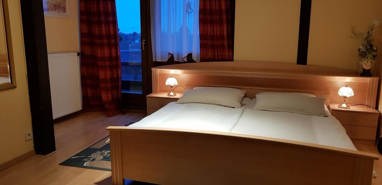 Hotel Garni Julia Linnich ภายนอก รูปภาพ