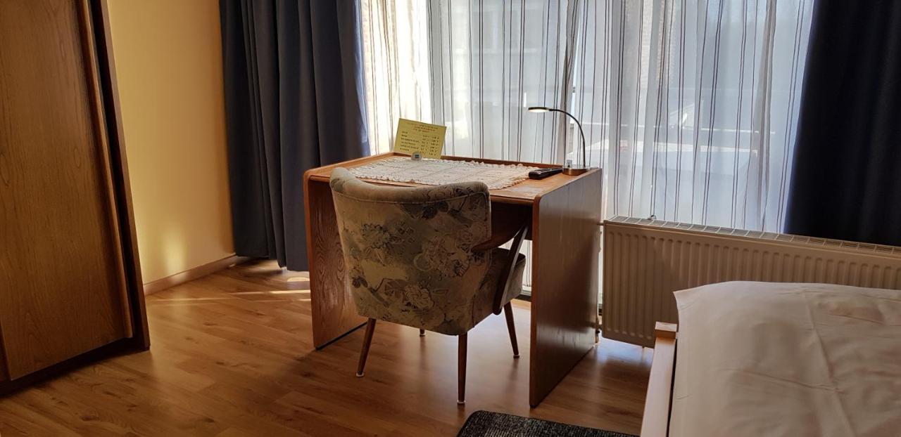 Hotel Garni Julia Linnich ภายนอก รูปภาพ